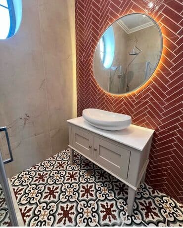 moydadır sifarişi: Ağ rəngli daş tezgaha malik boz rəngli dolab və oymalı ayaqlar — 1