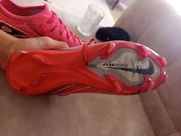 barya ayakkabı: Nike brendinin futbol üçün nəzərdə tutulmuş çəhrayı rəngli — 3