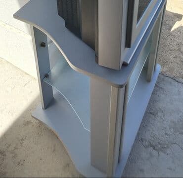 стеклянный журнальный стол: Düz TV altlığı, Polkalı, Laminat — 2