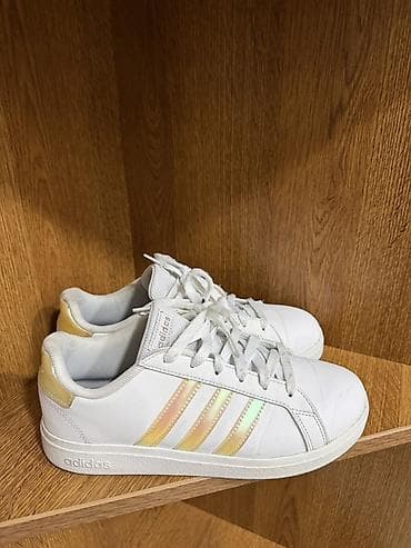 boks krasovkası: Adidas ağ rəngli idman ayaqqabısı - Model: Adidas Court/Grand Court — 5