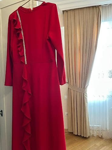 yun don: Qırmızı rəngli uzun don - Kəsim: A-kəsim, axıcı siluet - Qol: Uzun — 1