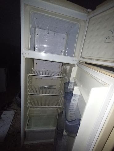 İşlənmiş 2 qapılı Soyuducu Satılır, rəng - Ağ, Dolab içi lalafo.az -da İşlənmiş 2 qapılı Soyuducu Satılır, rəng - Ağ, Dolab içi