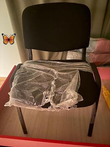 ofis kreslosu ikinci el: Ofis/stul – qara rəngli, metal karkaslı, yumşaq oturacaq və arxalıq — 1