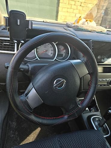Nissan Tiida: 1.5 l | 2011 il Hetçbek