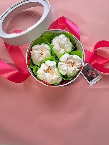 Şirniyyat məhsulları: Hədiyyəlik “zefir çiçək” şirniyyat qutusu - İdeal seçim: ad günləri — 1