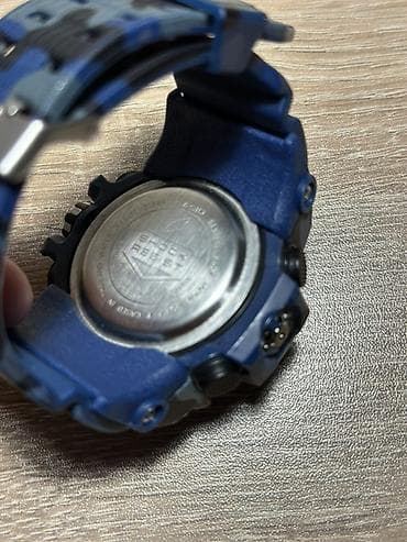 Casio G‑Shock saat – mavi kamuflyaj dizaynlı, analoq-rəqəmsal ekranlı — 2