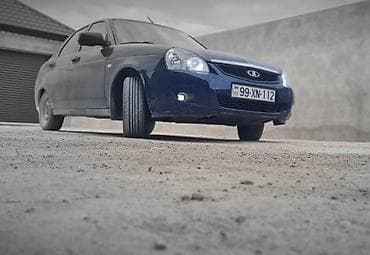 Lada Priora hetçbek – tünd mavi rəng Xüsusiyyətlər: - Kuzov: 5 qapılı