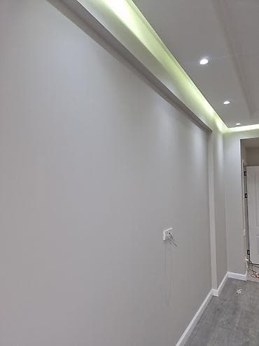 Dayələr: - Daxili dizayn: açıq-boz və ağ tonlarda müasir üslub, hamar divar — 8