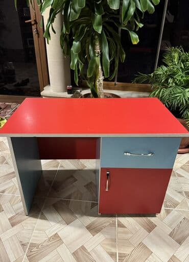 детская парта со стульчиком: Для девочки и мальчика, С выдвижными ящиками, Письменный стол, Без стульев — 1