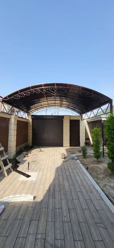 qapi ustu naves: Müxtəlif dizaynda hazırlanmış bu metal konstruksiyalı örtüklər — 3