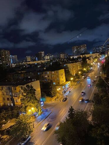 9 ci mikrorayon satilan evler: Bakı, 4-cü mikrorayon, 3 otaqlı, Köhnə tikili, m. Memar Əcəmi, 90 kv. m — 14