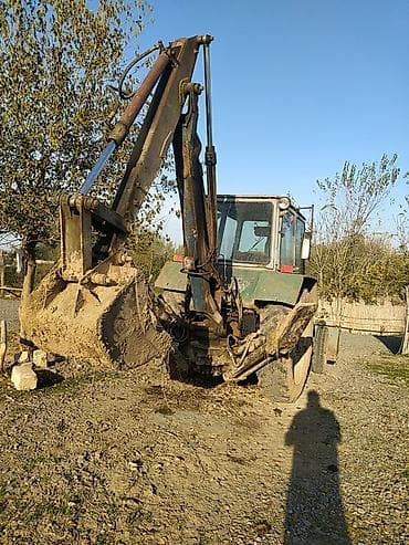 şüşə sexi: Universal ekskavator-yükləyici traktor - Ön hissədə geniş, ağır — 3