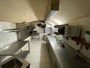 kirayə restoranlar: İçəri şəhər metrosunun yaxınlığında, 360 kv sahəsi olan (yarızirzəmi — 10