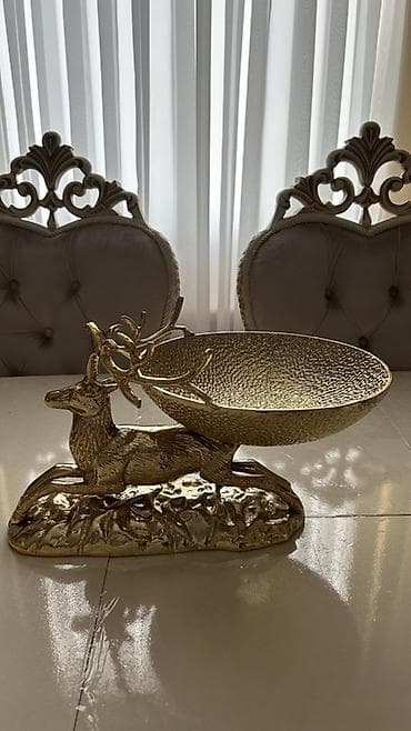 qab gulleri: Meyve qabi 95 azn . Hediyye alinib 2 gundur.Qızılı maral fiqurlu — 2