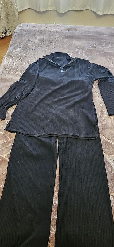 Qara rəngli iki hissəli dəst – üst və şalvar - Parça: incə şaquli