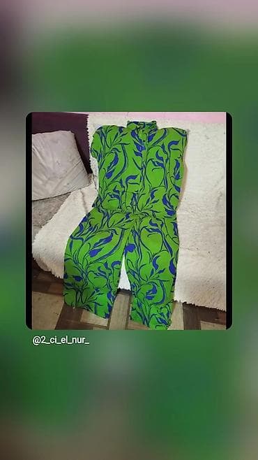 Tulumlar: Yaşıl və bənövşəyi naxışlı qadın kombinezonu - Model: qolsuz, yuxarı — 1