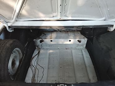 2107 ehtiyyat hisseleri: VAZ 2106 sedan - Kuzov: 4 qapılı, ağ rəng. Xarici dizayn klassik — 5