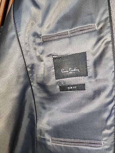 kişi geyimleri: Pierre Cardin firmasının boz rəngdə, slim fit biçimli kişi kostyumu — 3