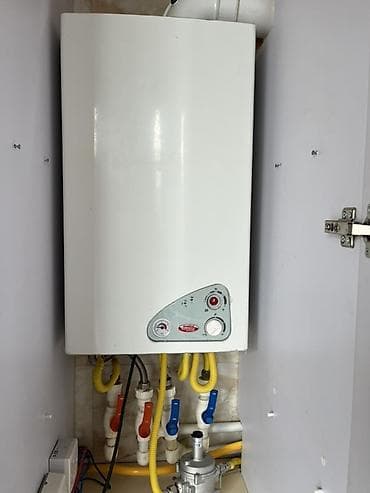 Qaz kombi qazanı – divardan asılan tip • İki konturlu sistem: həm