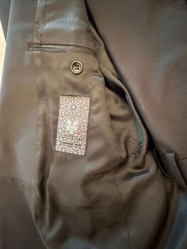 kişi ucun klassik qara kostyum: Romano Botta Executive Series markalı, tünd rəngli, yaxası atlasdan — 7