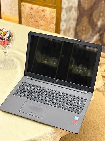 mini notebook: HP noutbuk – 15.6" ekranlı, tam ölçülü klaviatura və ayrıca rəqəmsal — 2