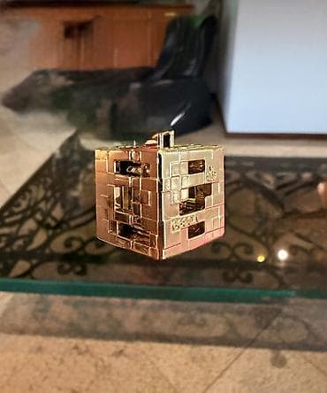 oyuncağ: Metal konstruksiyalı 3D mexaniki puzzle kub - Qızılı rəngdə, parlaq — 1