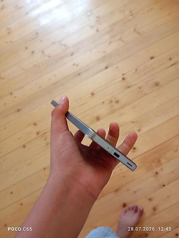 not 40 pro: Smartfon – boz/gümüş tonlu, düz kənarlı korpuslu model - Arxa panel — 2