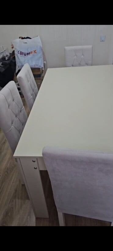 Taburetlər: Stol, 6 stul 200 AZN satılır Köç səbəbindən cox TƏCİLİ satılır 1-il — 6