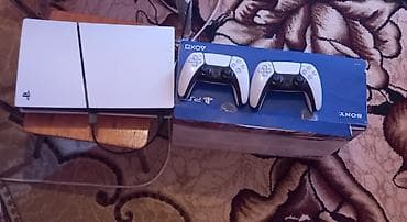 PS5 (Sony PlayStation 5): PlayStation 5 oyun konsolu. Şəkillərdə ağ rəngli PS5 konsolu və 2 ədəd — 1