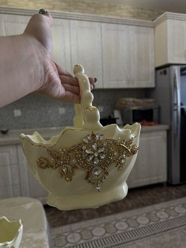 ваза для сладостей: Hec isdenmiyib tezedir hediyye alinib baha alinib cutu 150manata — 2