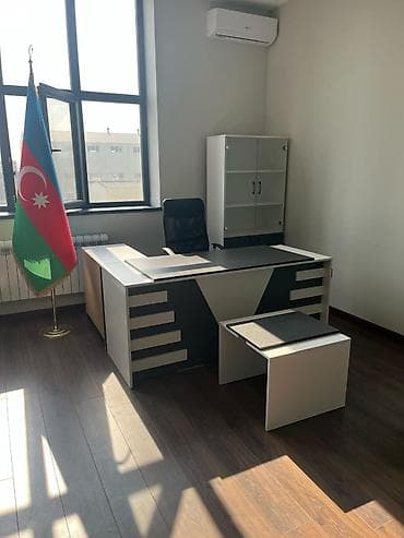 kunc masası: Yeni, Müdir üçün, Künc masa — 1