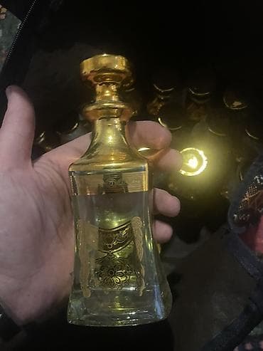 Qızıl naxışlı şüşə ətir qabı - Material: qalın, şəffaf şüşə - Dizayn