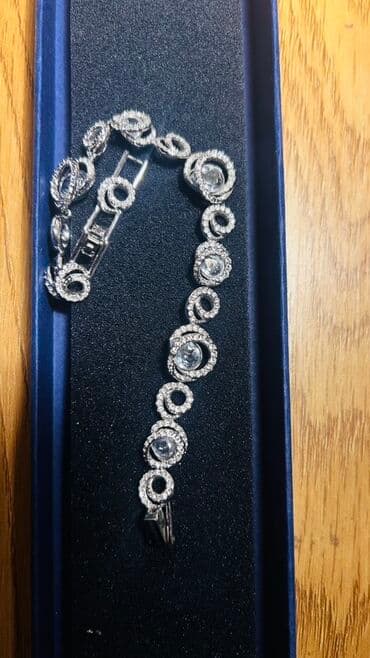 qadınlar üçün strazlı papaqlar: Bilərzik, Swarovski — 2