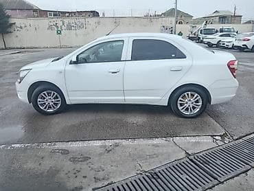 Chevrolet Cobalt sedan - Kuzov: ağ rəng, 4 qapı - Mühərrik: benzin -
