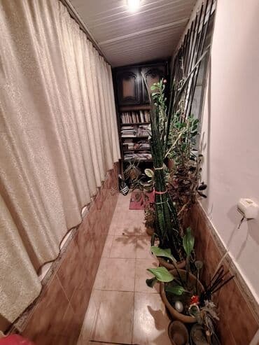 6 cı mikrorayon satılan evlər: Bakı, 8-ci kilometr, 3 otaqlı, Köhnə tikili, m. Neftçilər, 96 kv. m — 4