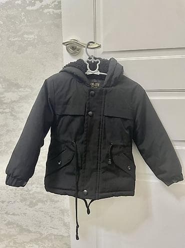 Uşaq kurtkası 20 AZN. Yaxşı vəziyyətdədir. Ölçü: 2 yaş