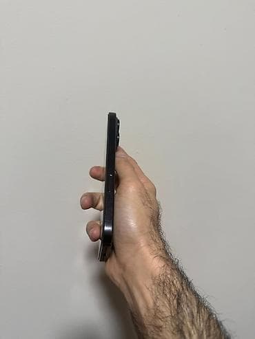 iphone 2 g: IPhone 16 Pro, Qara, Face ID — 4