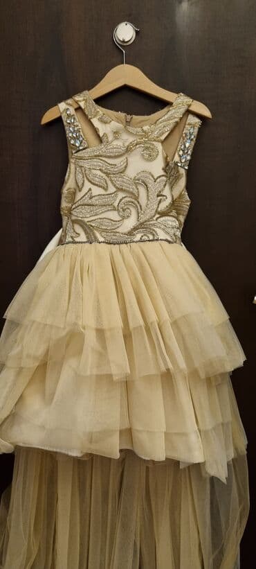 7 yaşlı qız üçün: 7-8 yash 
1defa geyinilib — 1