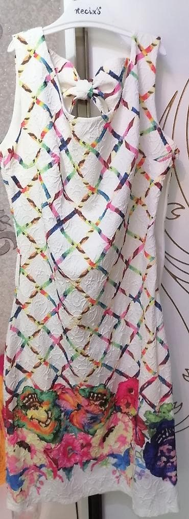 Yeni kimidir az islenib
Arxa kureyinin bantik var
S razmerdir