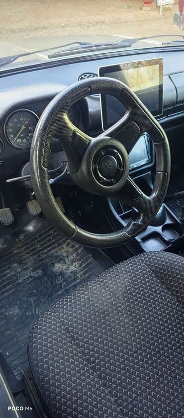 mersedes sükanı: VAZ 2106 sedan - Kuzov: 4 qapılı klassik sedan, bej rəng. Xrom yan — 3