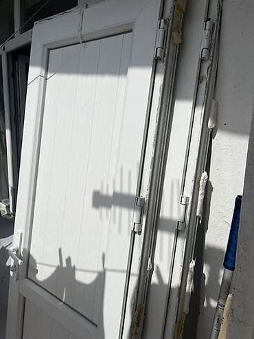 Tikinti daşları: PVC qapı dəsti - Material: ağ PVC profil - Panel: şaquli dekor — 1