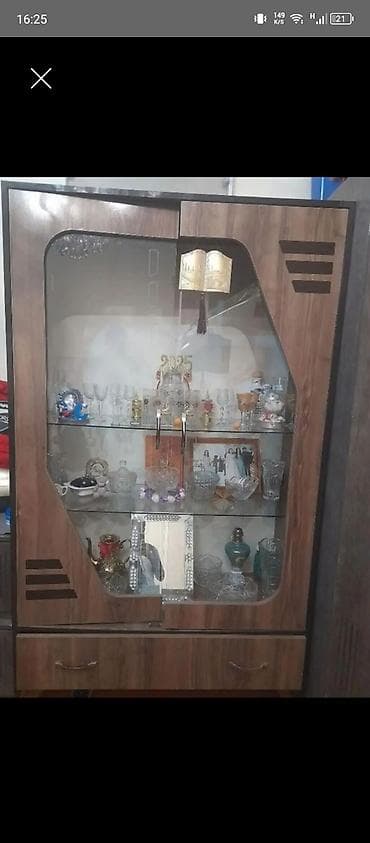 Dolab vitrinləri: Vitrin şkaf - Material: ağac teksturalı laminat, qara dekor — 1