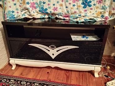 resm desti: Qonaq otağı mebel dəsti Tərkibi: - Geniş güzgülü konsol/komod: üstü — 4