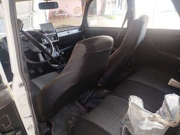 sprinter oturacaqlar: VAZ 2107 sedan, ağ rəng. Klassik kuzov dizaynı, xrom ön barmaqlıq və — 7