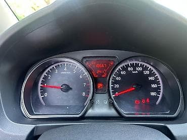 nisan note: Nissan Note – ağ rəngli, 5 qapılı kompakt hetçbek. Nissan Note 2015 — 4