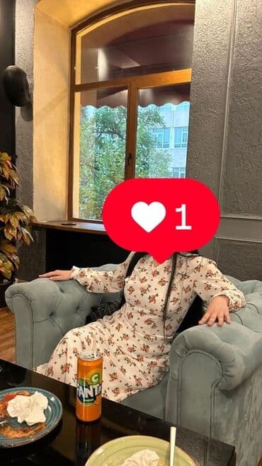 женские восточные костюмы: Qadın geyim dəsti - Ağ fonlu, xırda çiçək naxışlı uzun don: boğazı — 1