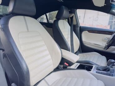 фольксваген пассат сс: Volkswagen CC, ağ kuzov və açıq rəngli-süet/deri kombinasiyalı salon — 15