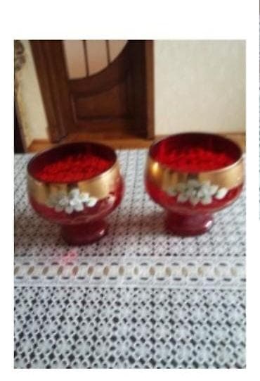 dest qab: Qırmızı dekorativ qablar – 2 ədəd - Material: Şüşə (rəngli), əl işi — 1