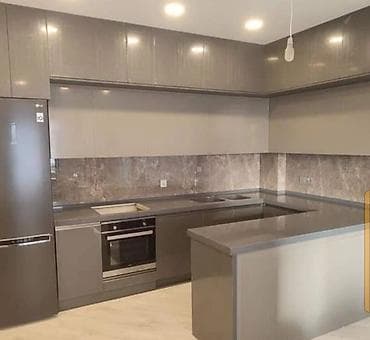 Müasir mətbəx mebeli dəsti - Dizayn: U-formalı plan, tavana qədər