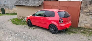Motonəqliyyat: Volkswagen Polo hatchback, 3 qapılı, parlaq qırmızı rəng. Xarici: - — 3